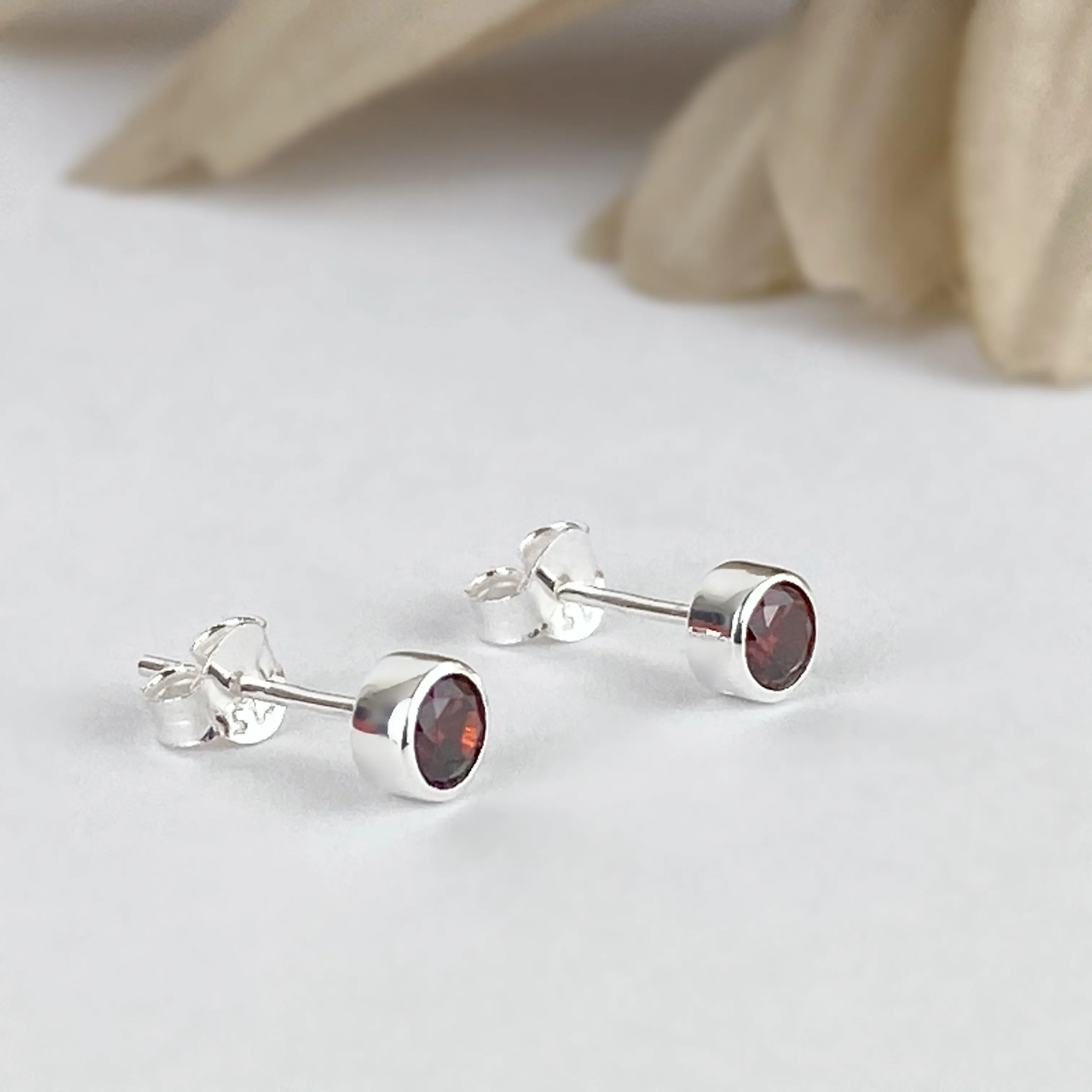 Garnet Sparkle Studs (Jan) - SE5053