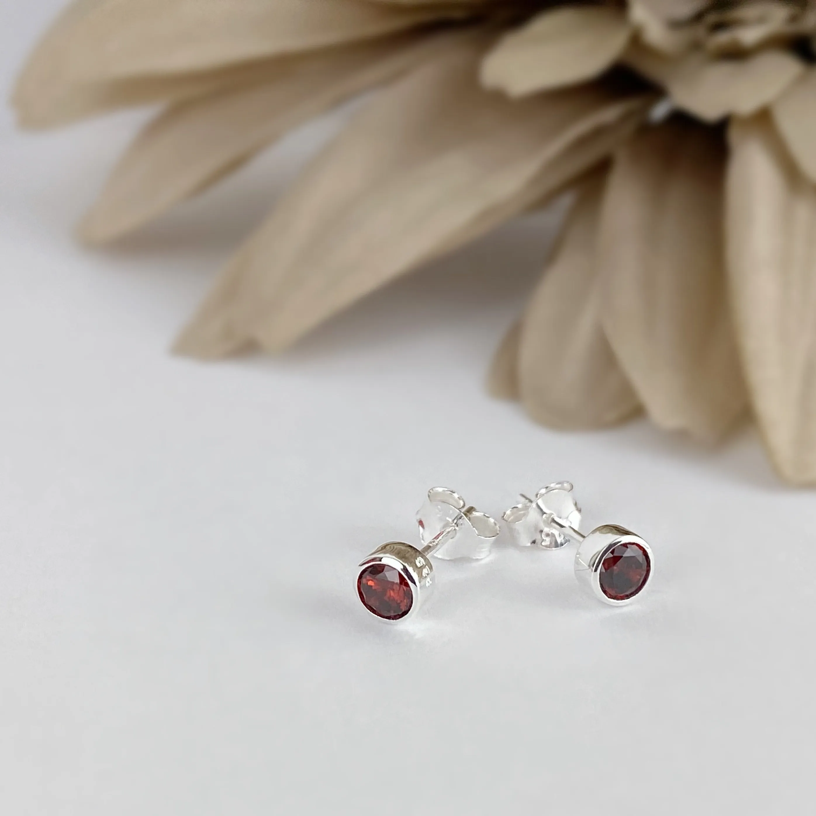 Garnet Sparkle Studs (Jan) - SE5053