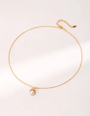 Minimalist Lustrous Pearl Necklace