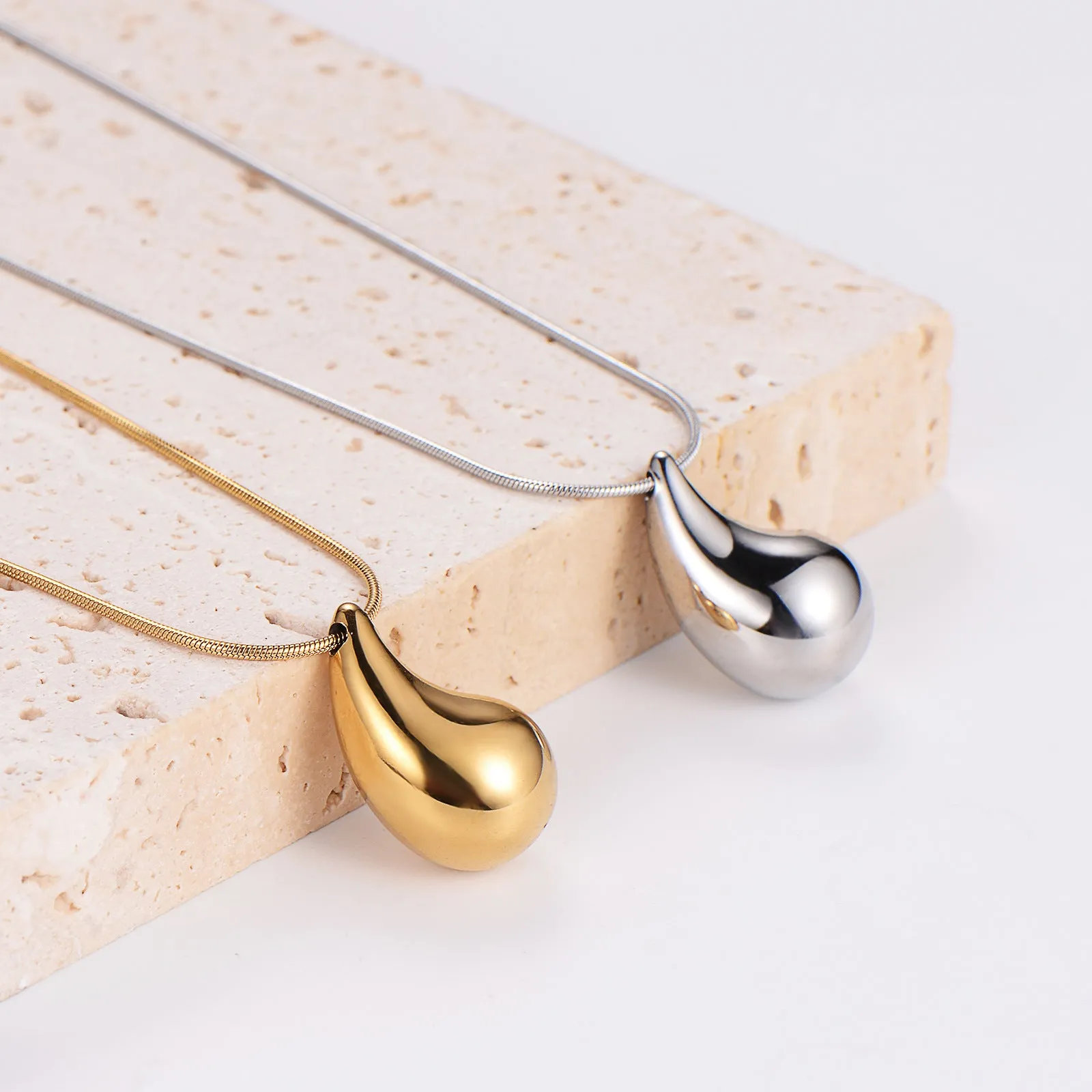 Minimalist Round U-Shape Stainless Steel Electroplating Necklaces